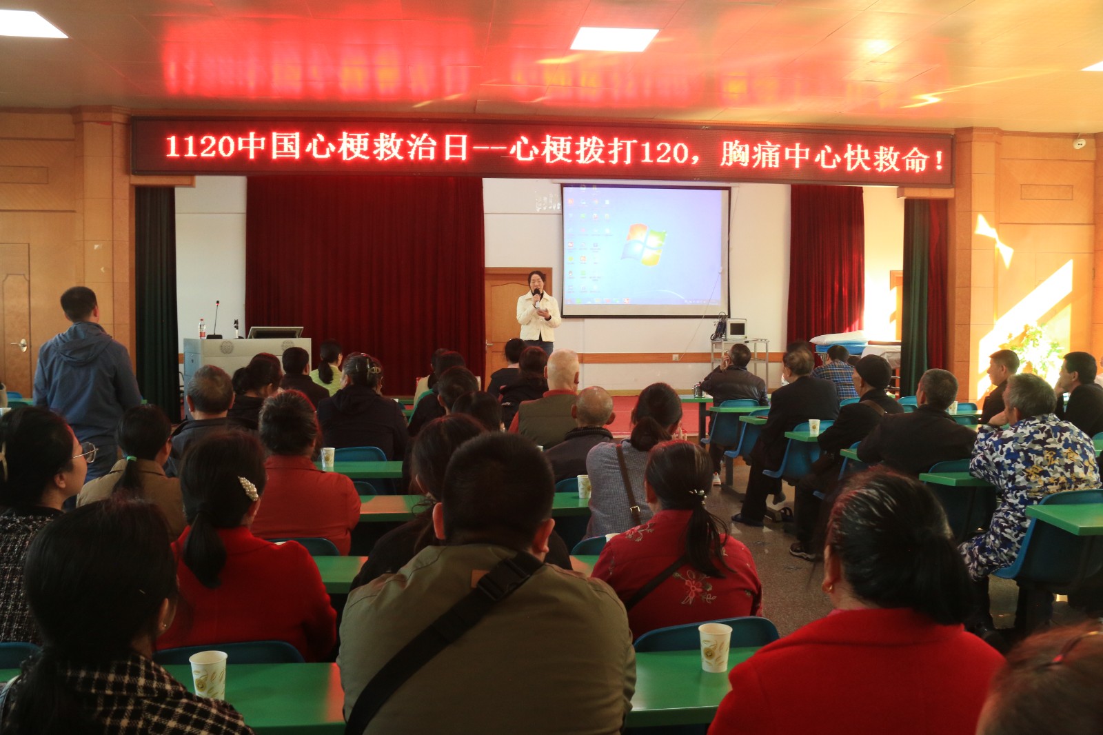 县人民医院开展心梗救治健康宣教活动