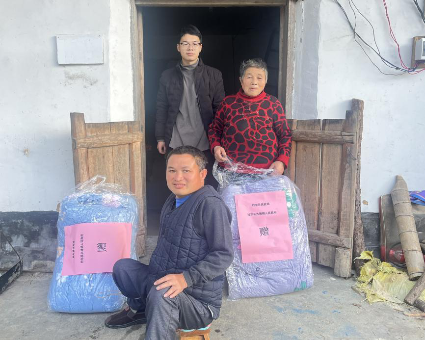 大塘镇：开展冬日慰问 棉衣棉被暖人心