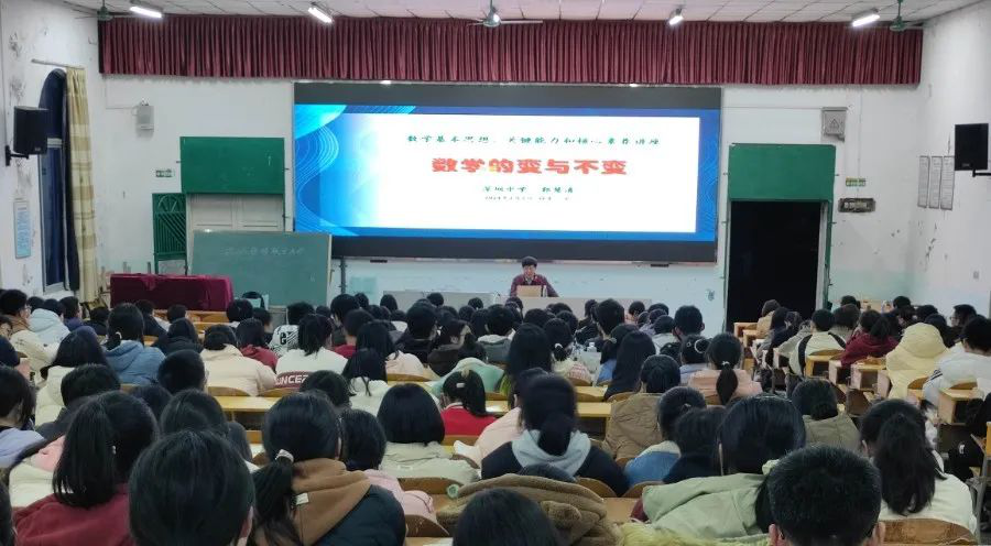桂东籍名师郭慧清送教县一中