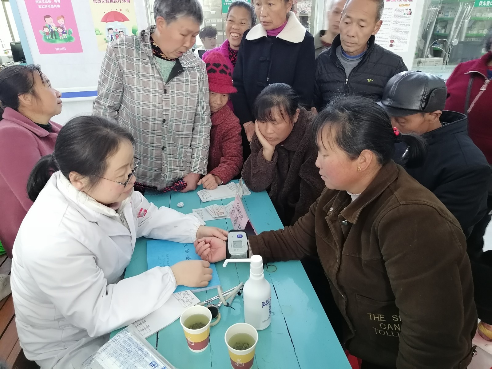清泉镇：健康义诊暖民心