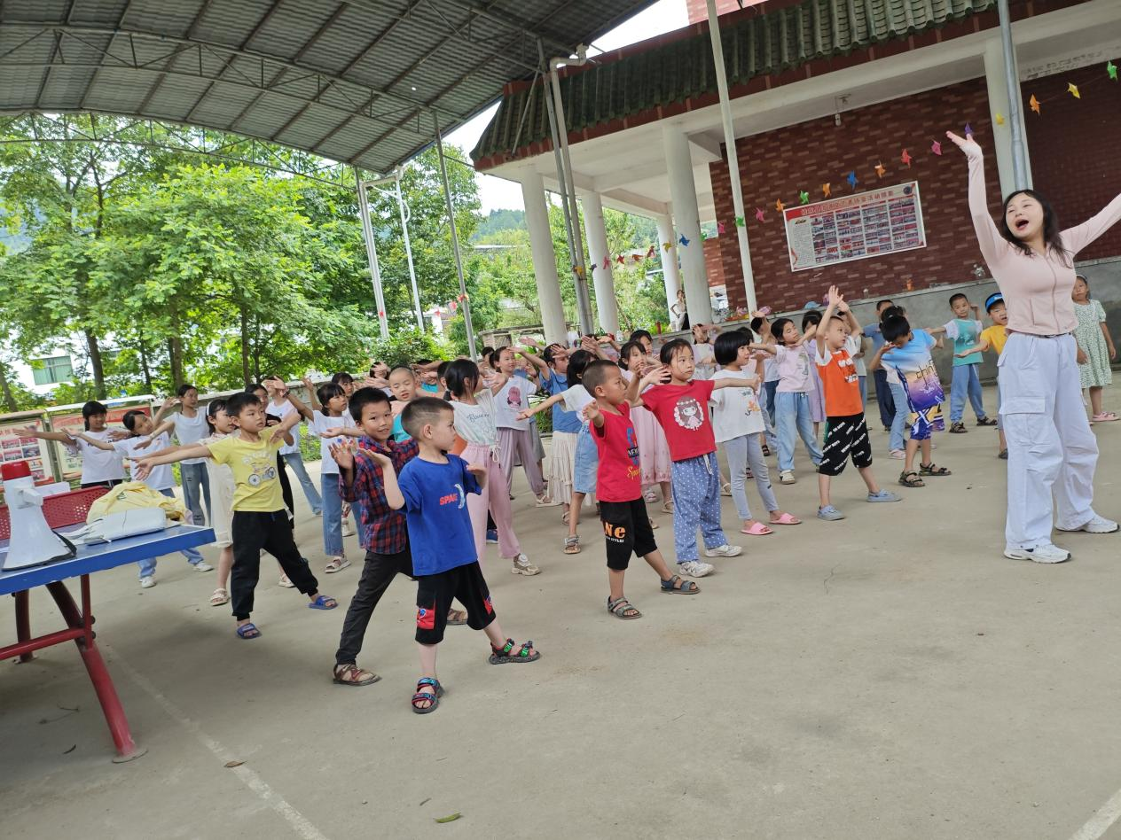 寨前流源：孩子们在文明实践站过暑假