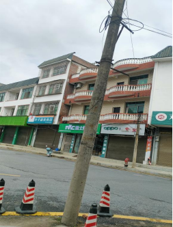 寨前镇：安全事无小事 速拆电杆除隐患