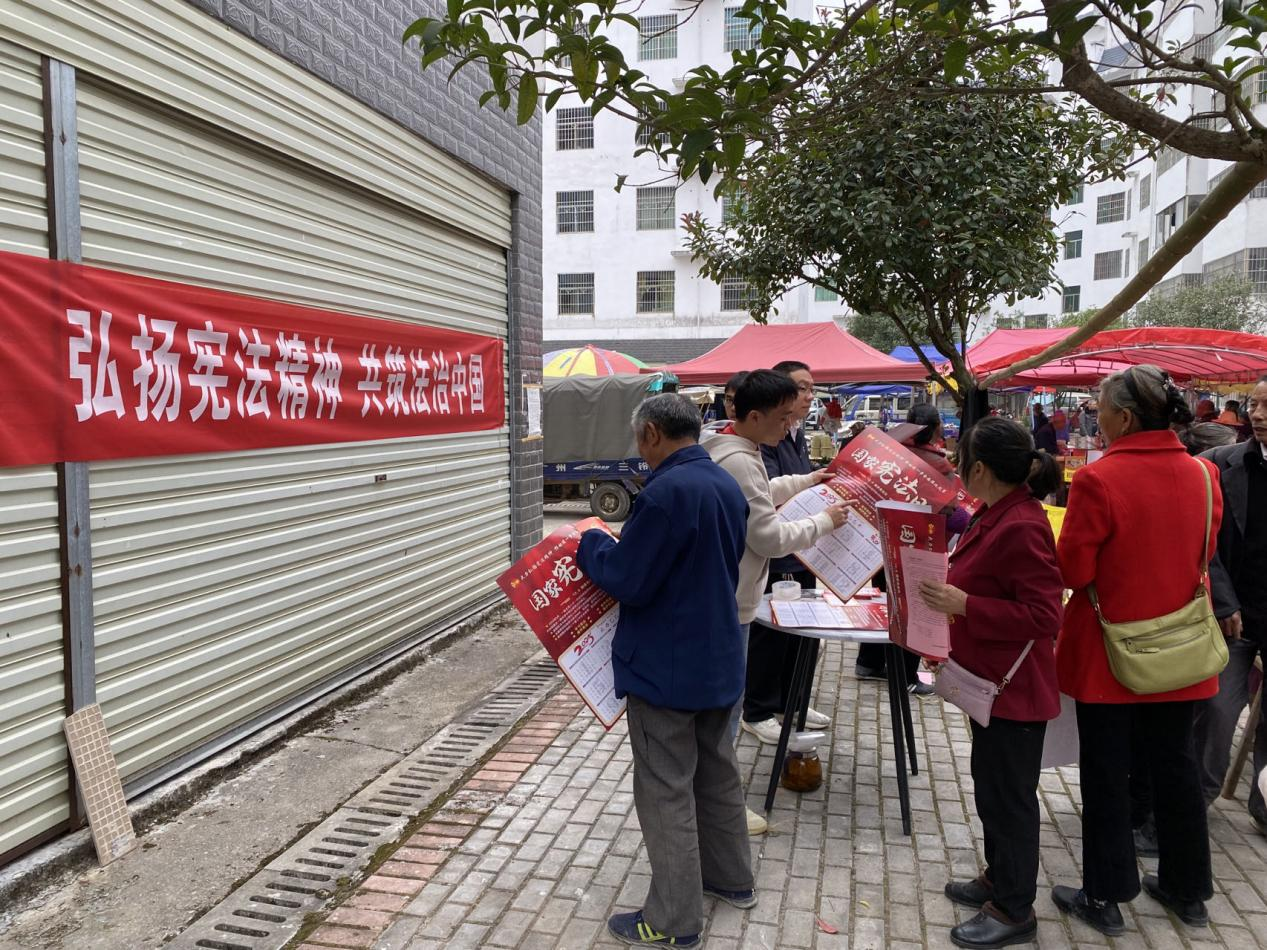普乐镇：宪法宣传进集市  法治精神入民心