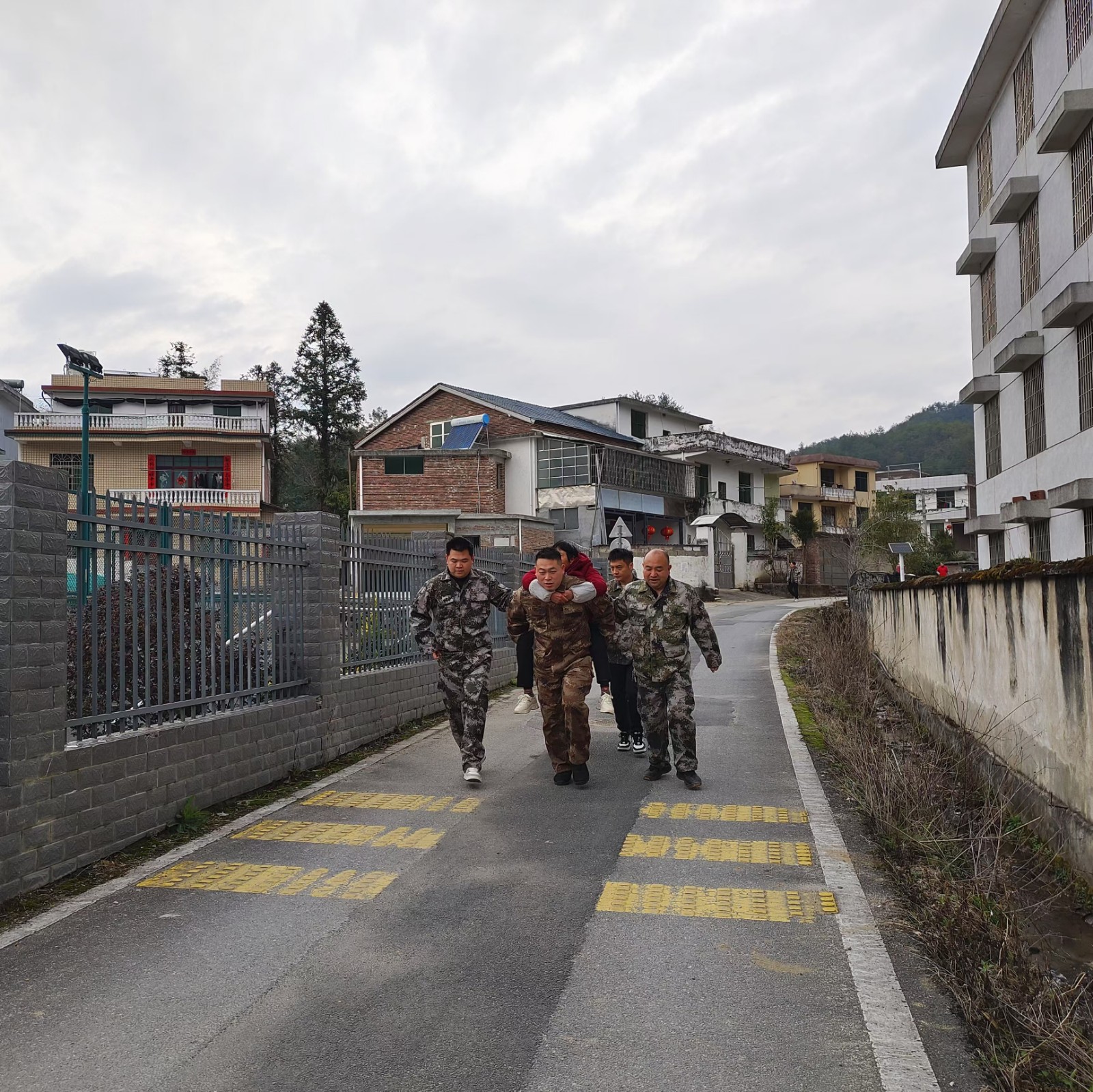 寨前镇：开展应急演练  筑牢安全防线