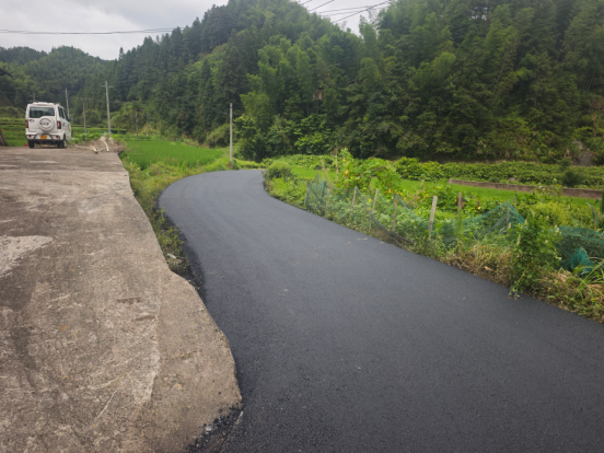 清泉镇秋坪村道路提质改造工程顺利通车